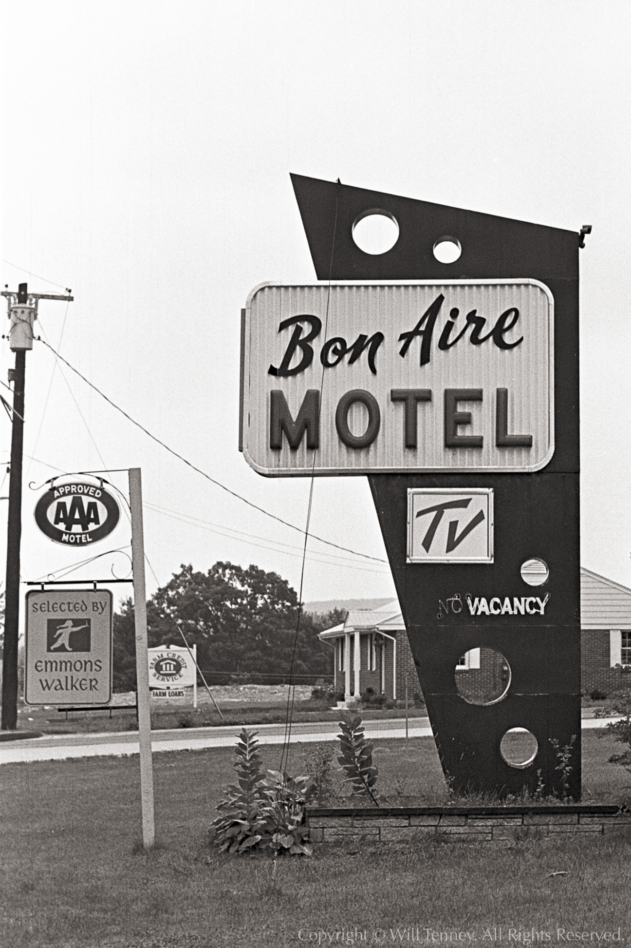 Bon Aire Motel: Photograph by Will Tenney