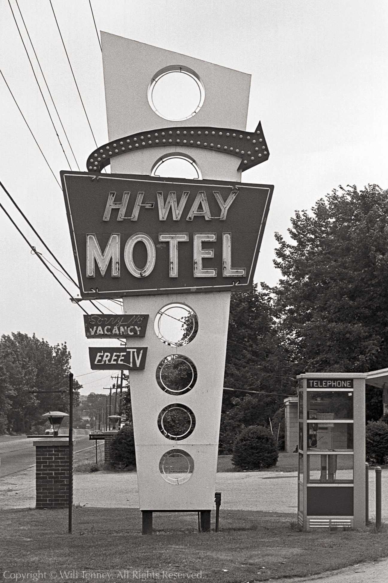Hi-Way Motel: Photograph by Will Tenney