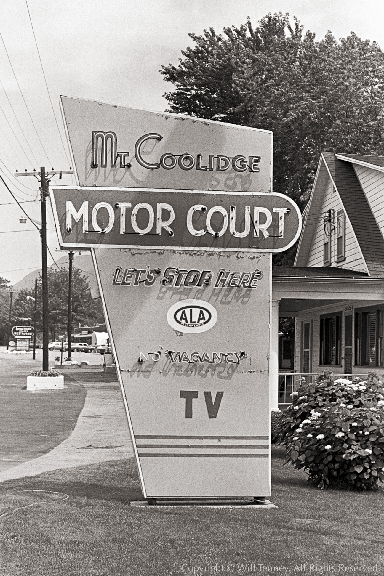 Mt. Coolidge Motor Court: Photograph by Will Tenney